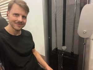 Tobi an der Beinpresse - Das Wundermittel Krafttraining